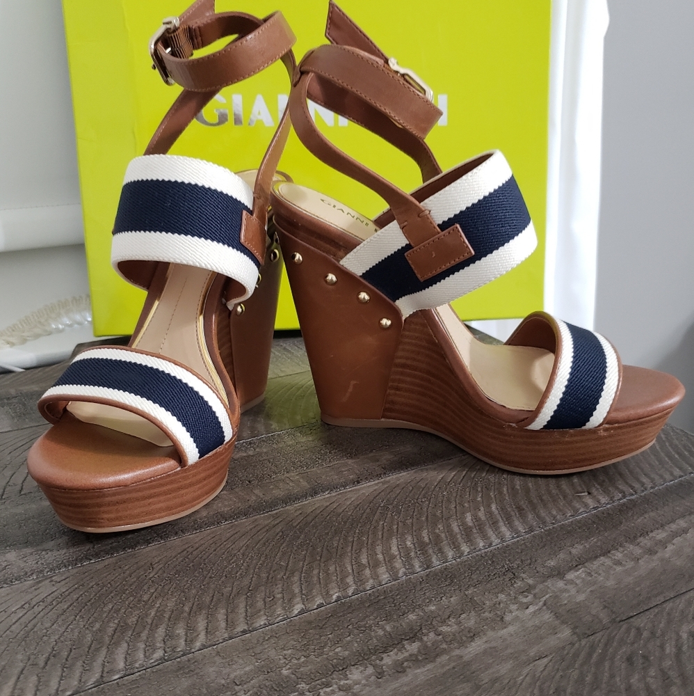 Gianni Bini wedge sandles sz 7